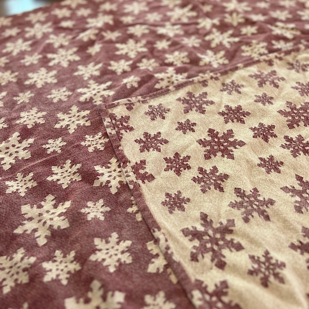Vintage Muted Red/Cream Woven Cotton Snowflake pattern tablecloth 71 x 53